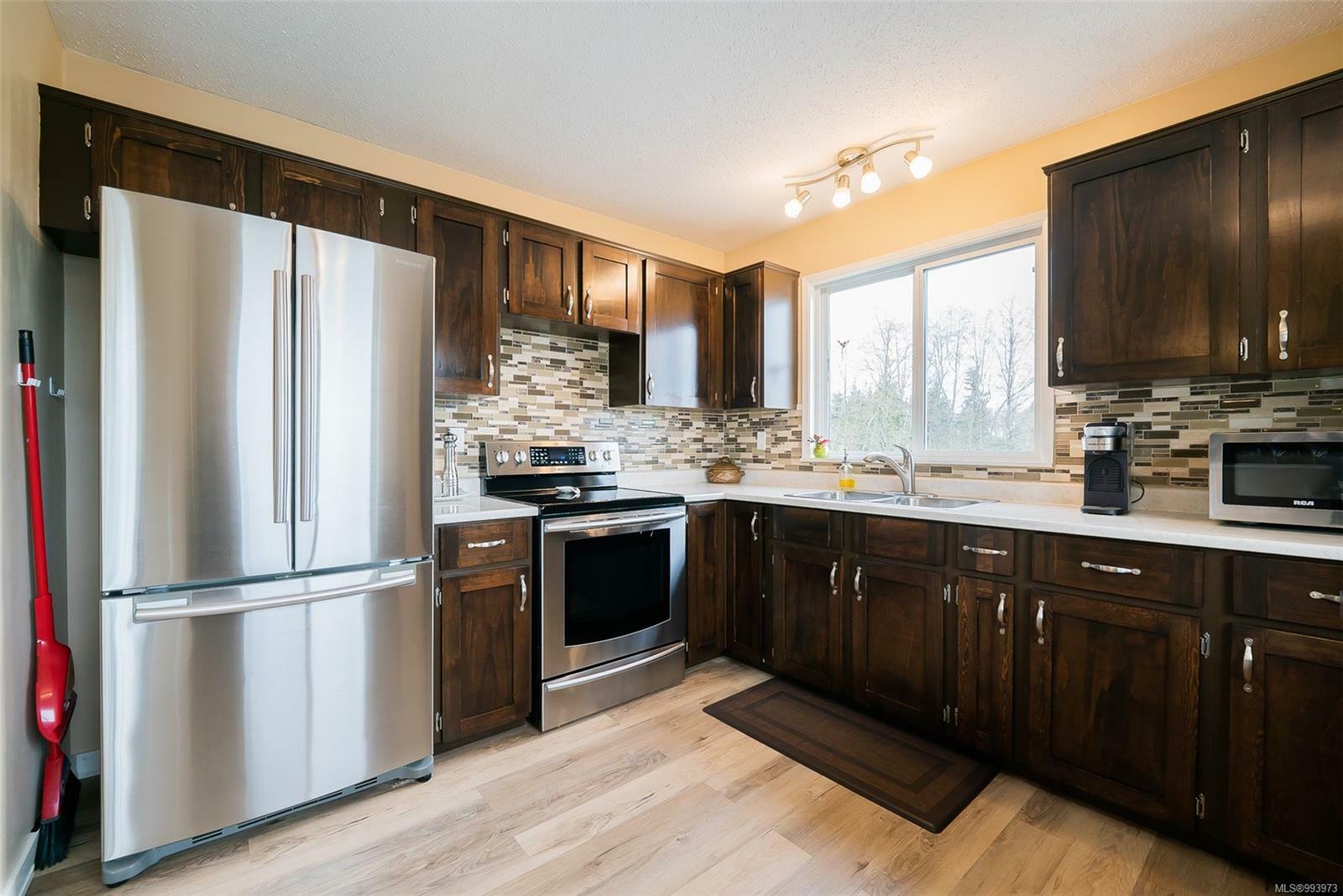 Property Photo: 183 Calder Rd BC V9R 6J2