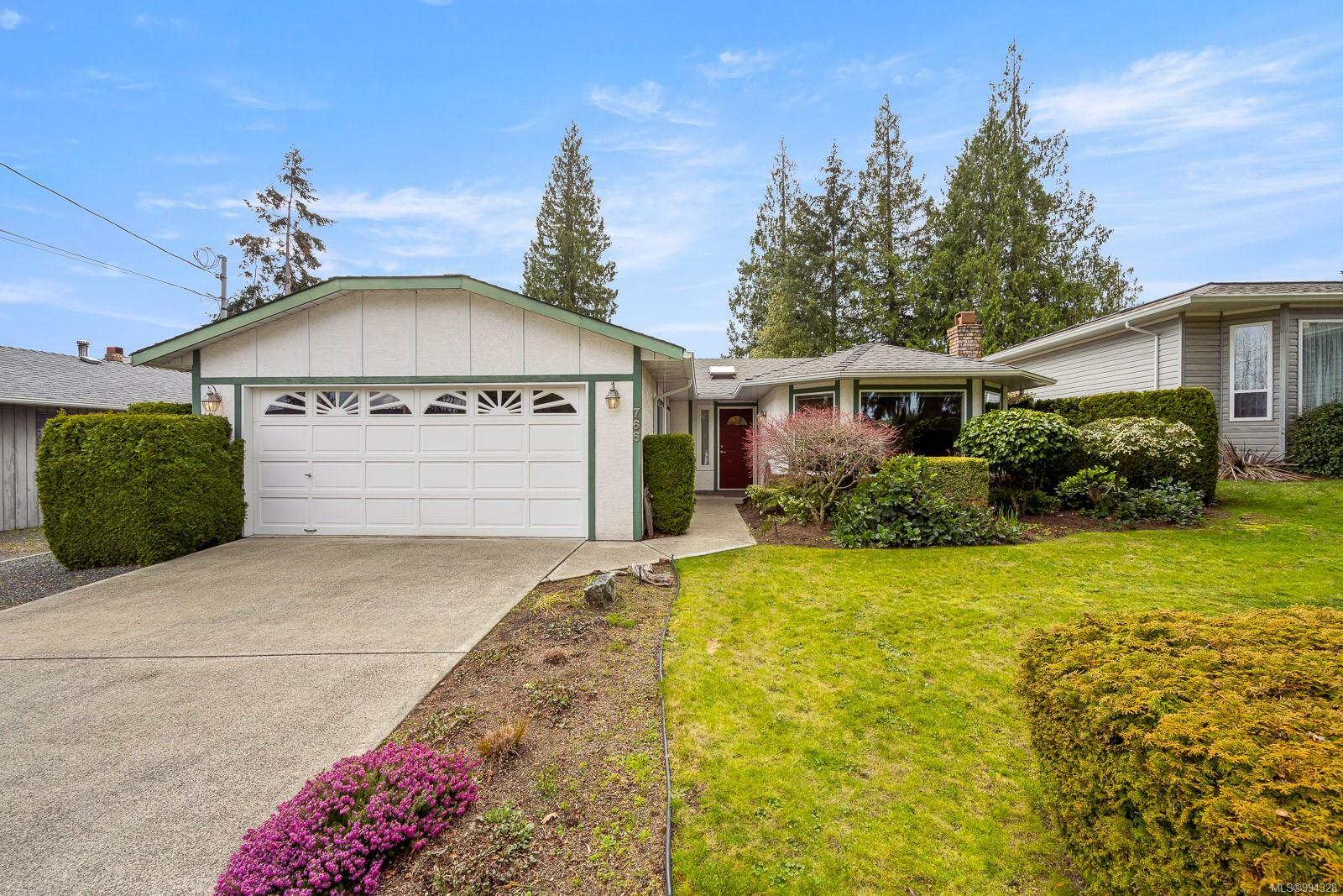 Property Photo: 766 Bradbury Ave BC V9P 1B8