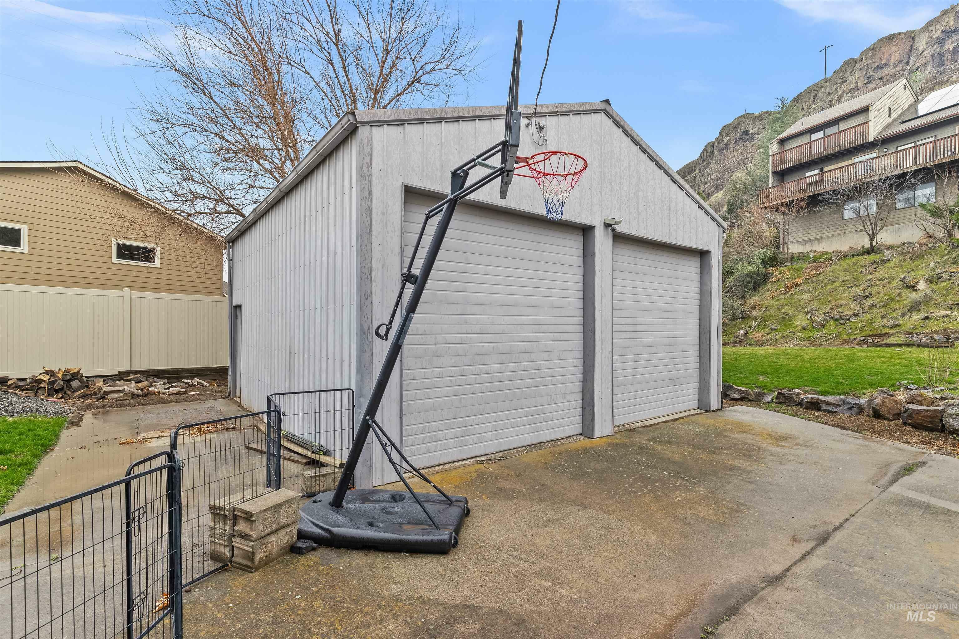Property Photo: 3655 Country Club Ct ID 83501-9602
