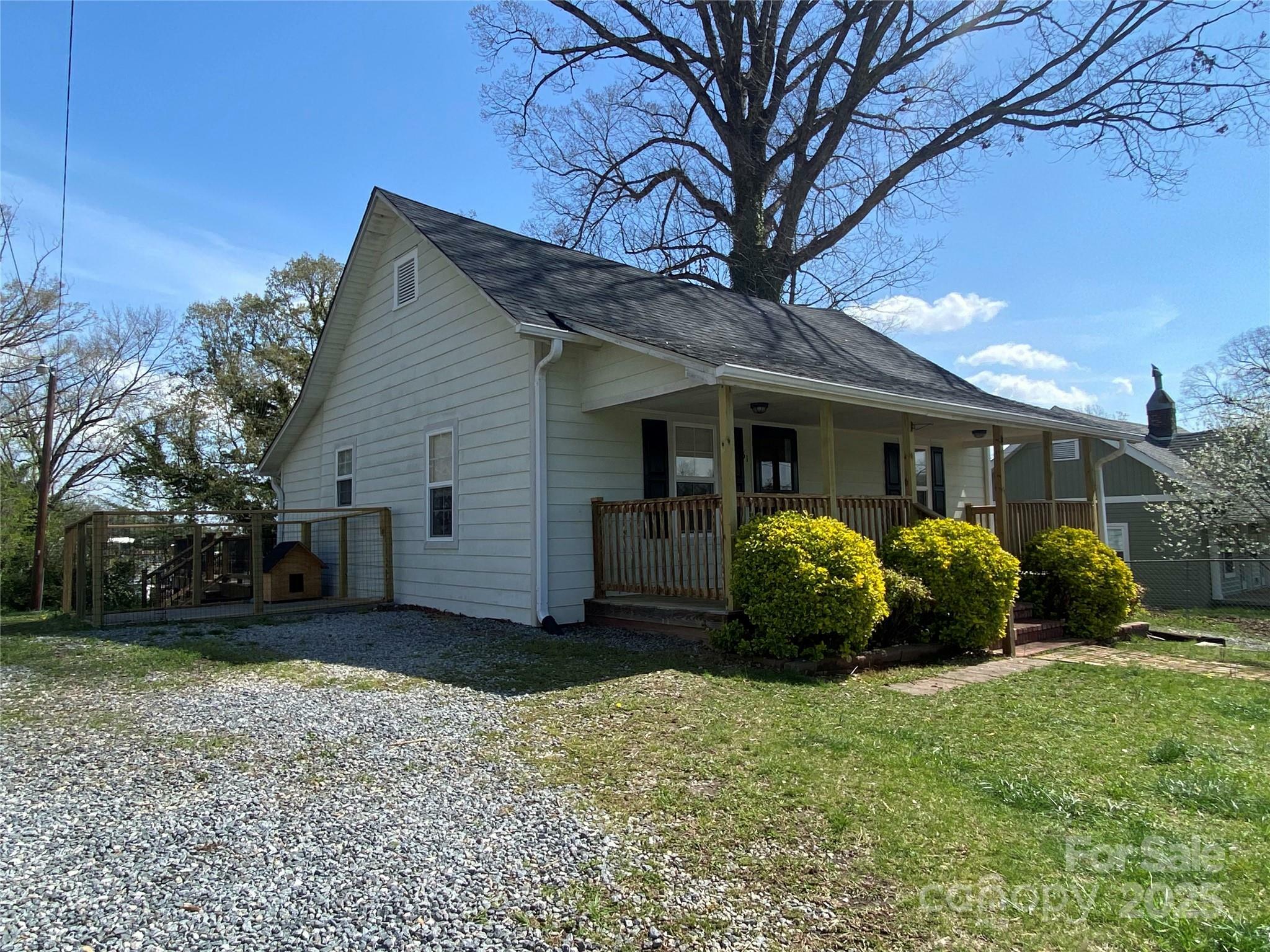 51 W Cross Street  Marion NC 28752 photo