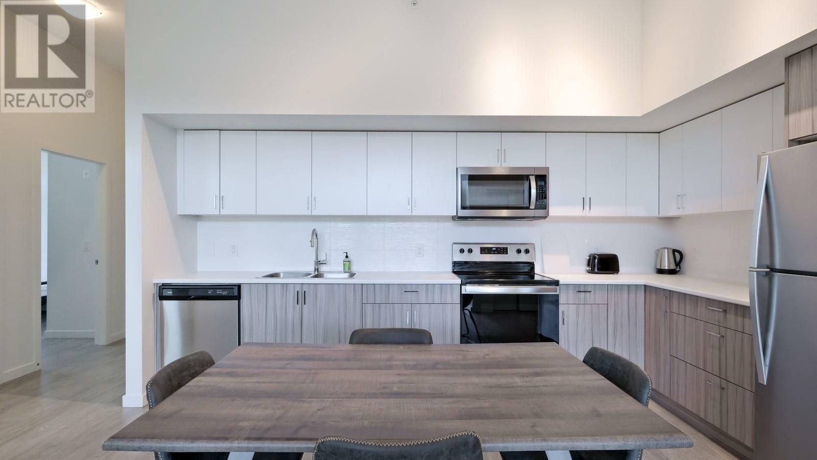 Property Photo: 625 Academy Way Ph11 BC V1V 0E3
