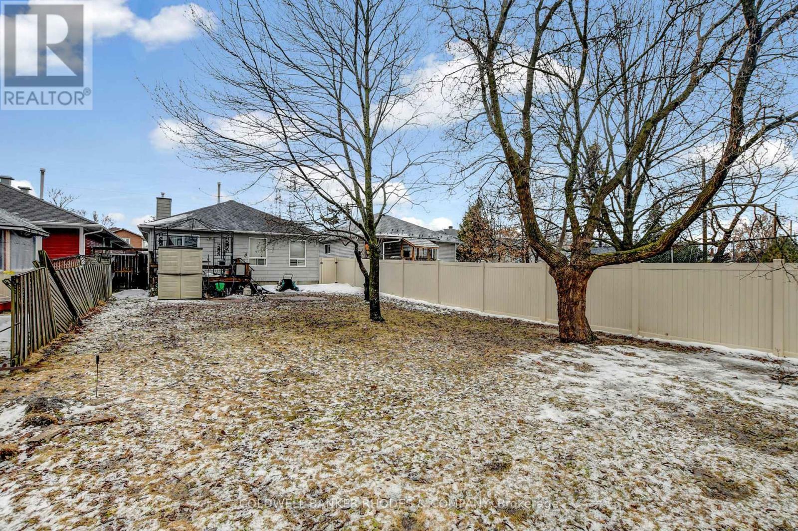 Photo de la propriété: 1347 Paardeburgh Avenue ON K1V 6V6