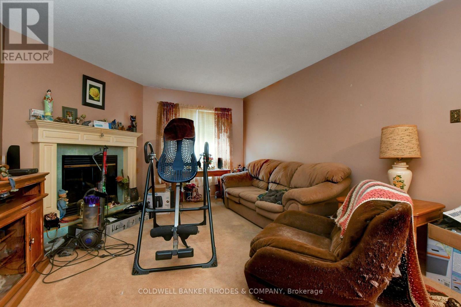 Property Photo: 1347 Paardeburgh Avenue ON K1V 6V6
