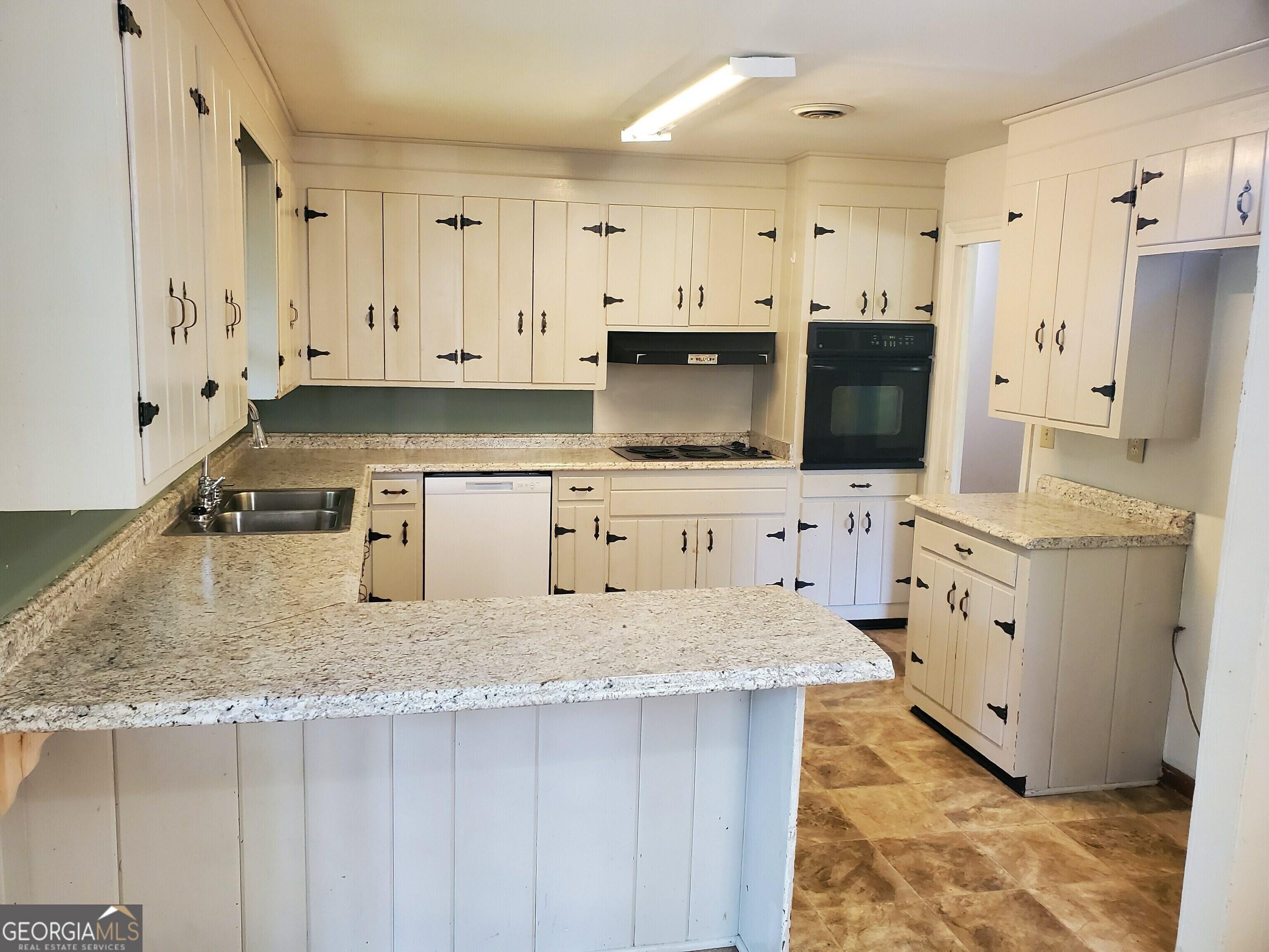 Property Photo: 1 Seven Hills Place SW GA 30165