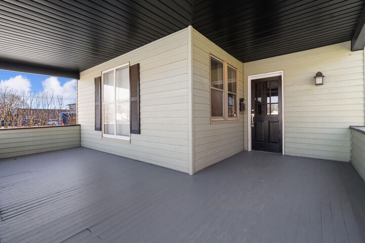 Property Photo: 704 Lincolnway IN 46383