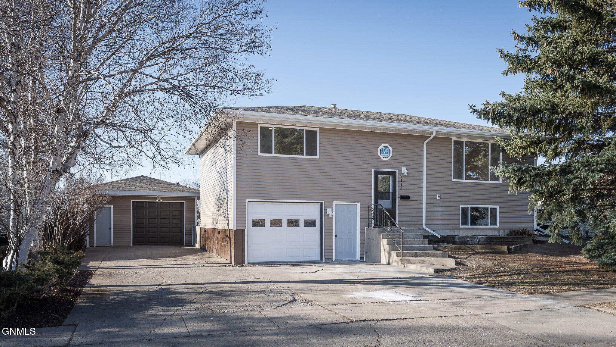 3113 C Avenue E  Bismarck ND 58504 photo