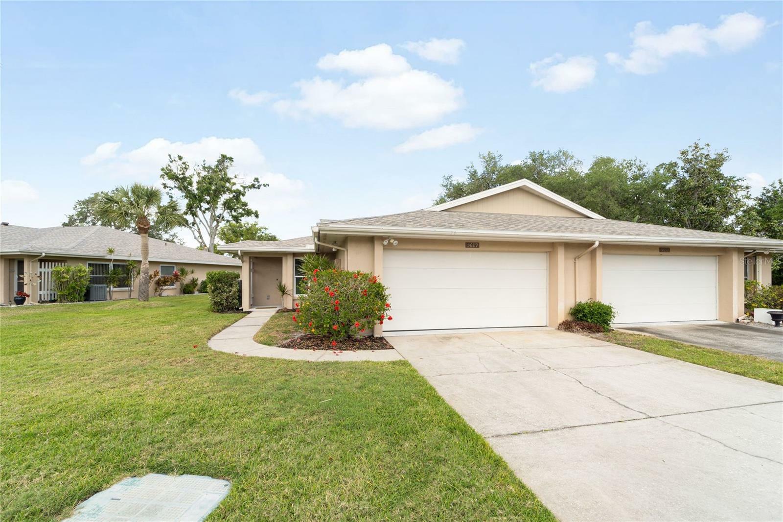 5689 Evergreen Drive 18  Sarasota FL 34233 photo