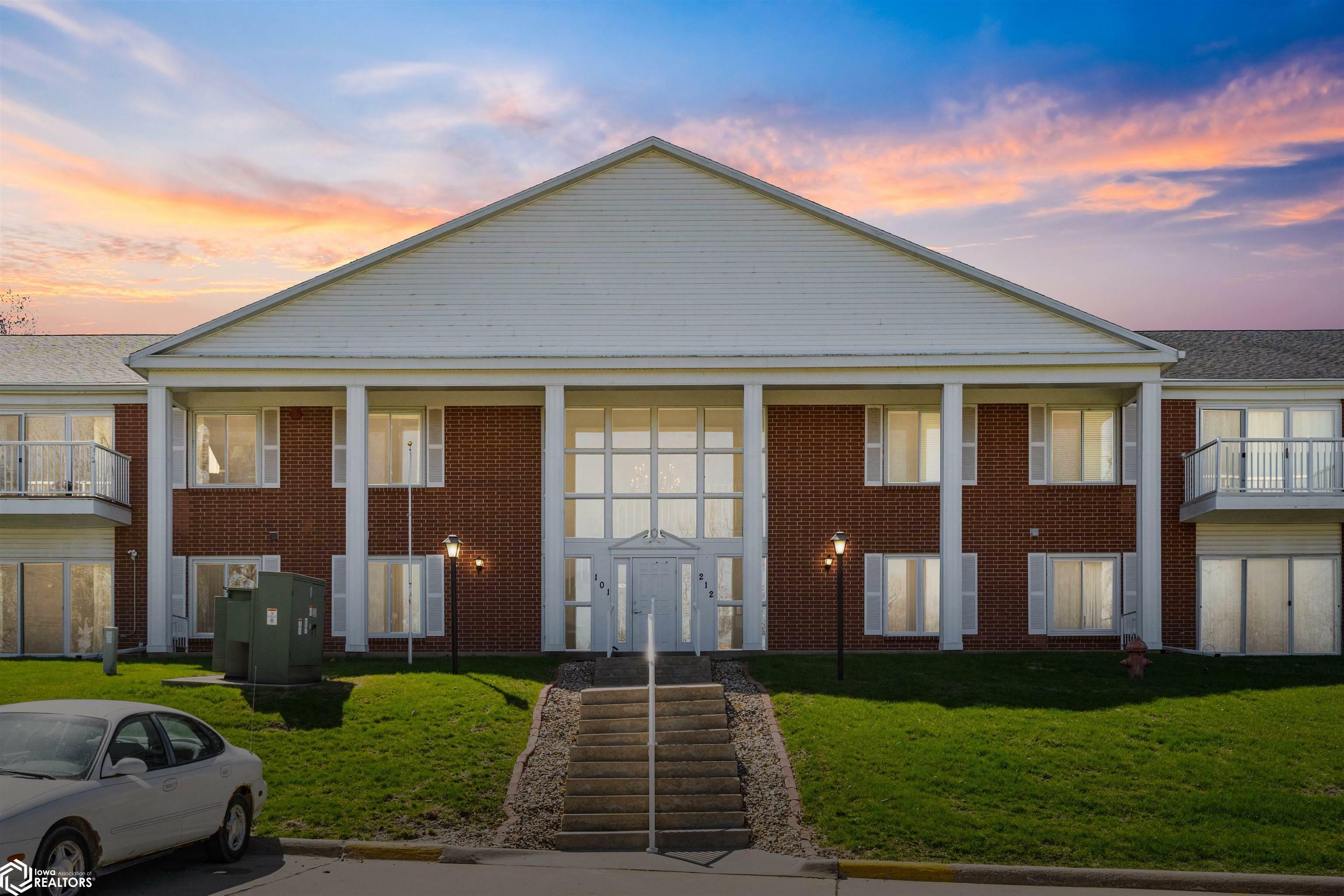 Property Photo: 514 E Olive Street 110 IA 50158