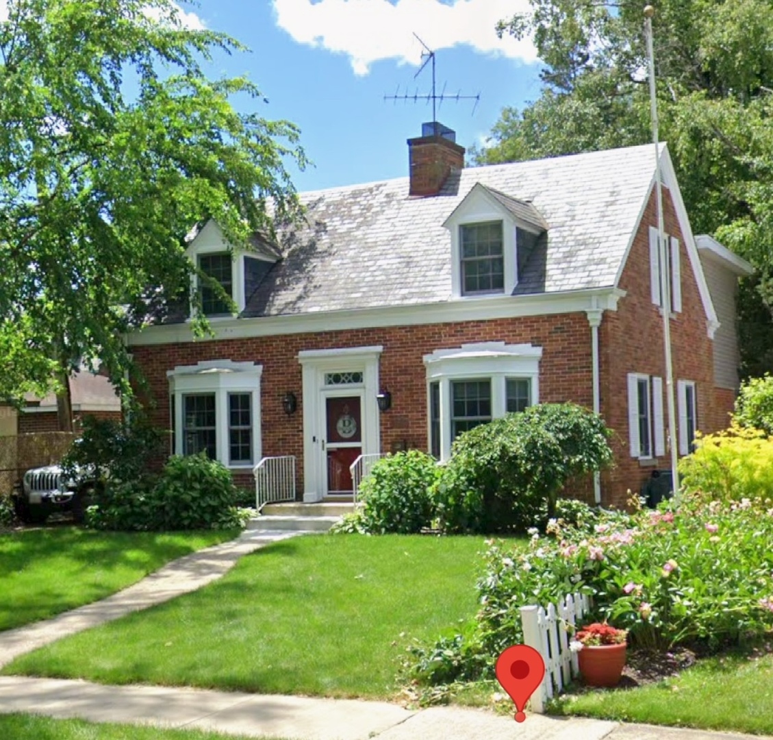 Property Photo: 1114 Douglas Court IL 60085