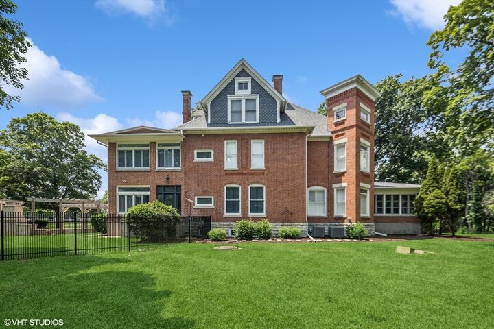 31W141 Army Trail Road  Wayne IL 60184 photo