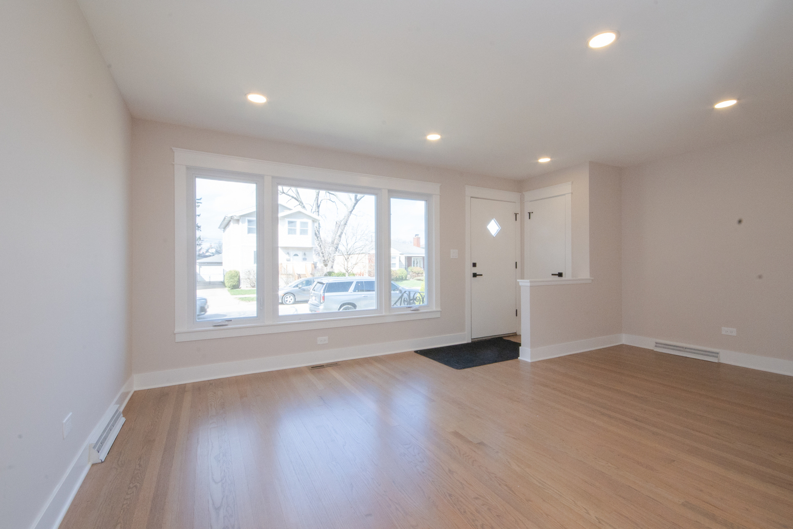 Property Photo: 6933 W Berwyn Avenue IL 60656
