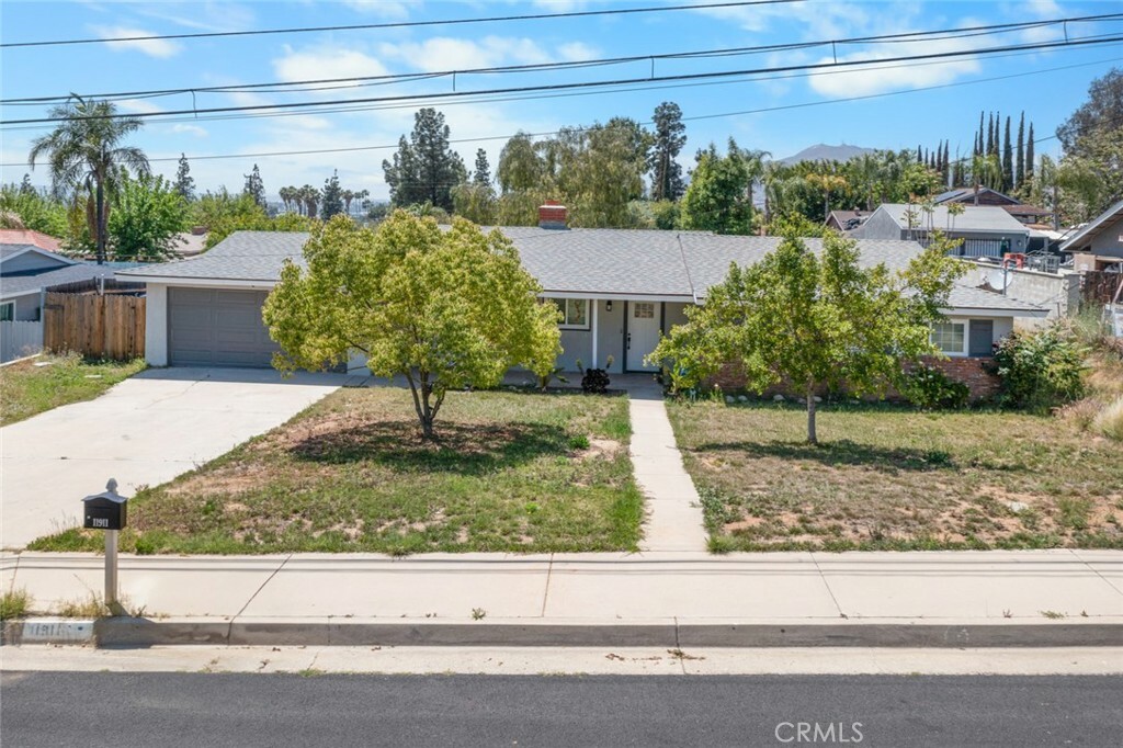 Property Photo: 11911 Ivy Lane CA 92557