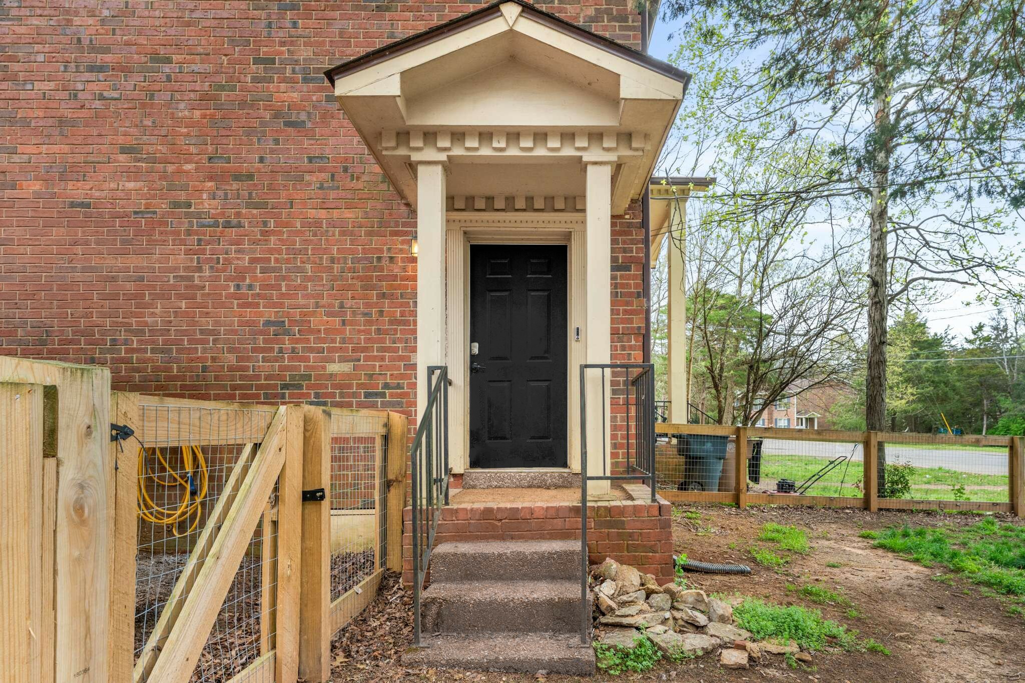 Property Photo: 733 Holder Dr TN 37217