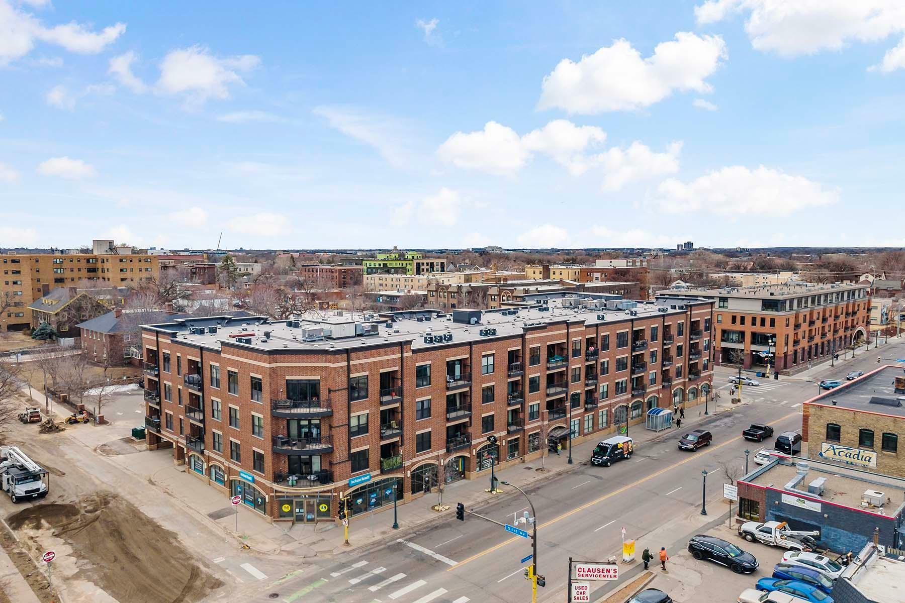 Property Photo:  15 E Franklin Avenue 225  MN 55404 