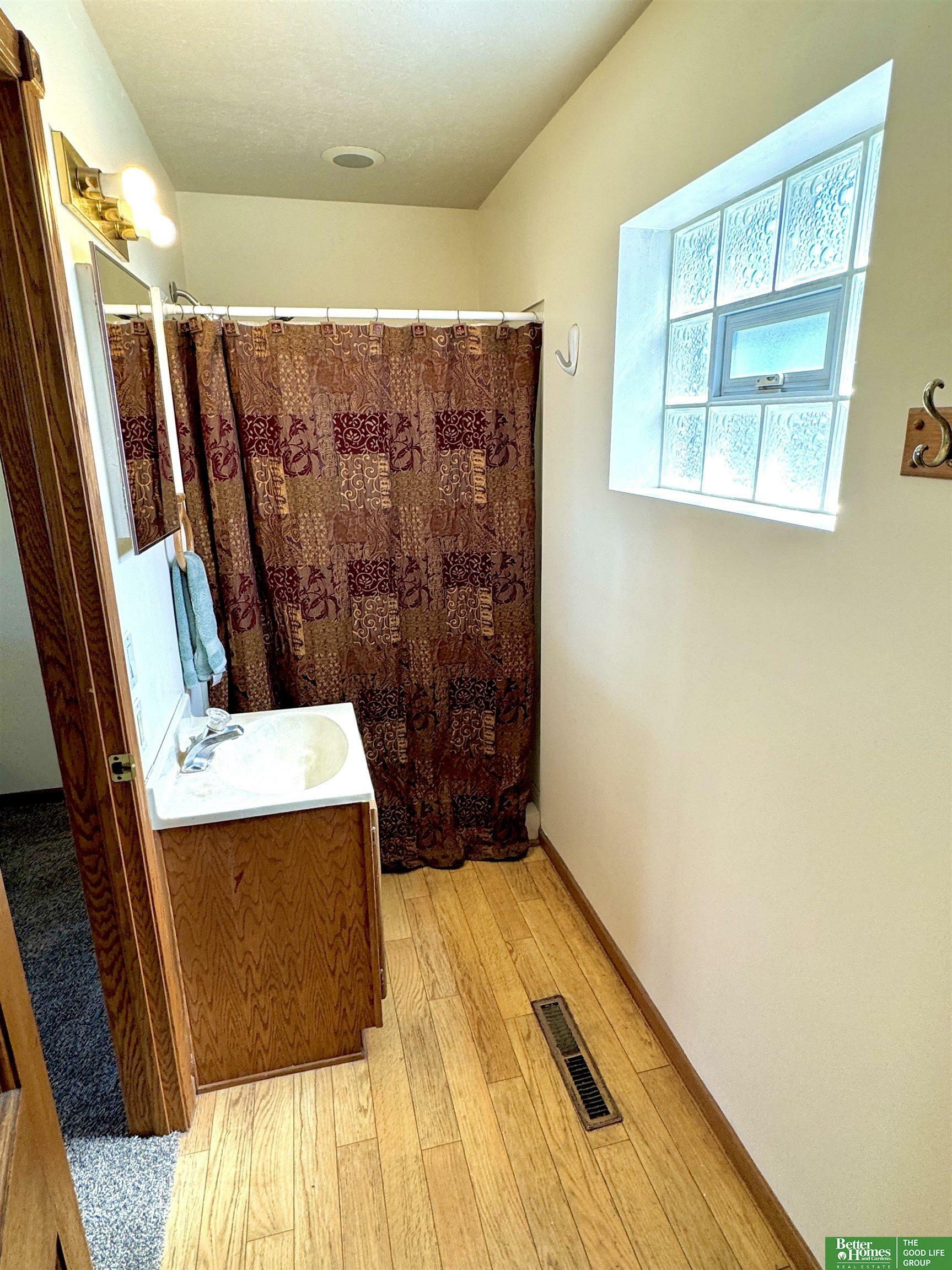 Property Photo: 942 E 5th Street NE 68467