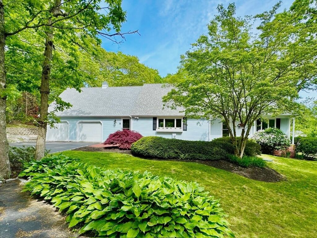 Property Photo:  5 Horseshoe Cir  MA 02563 