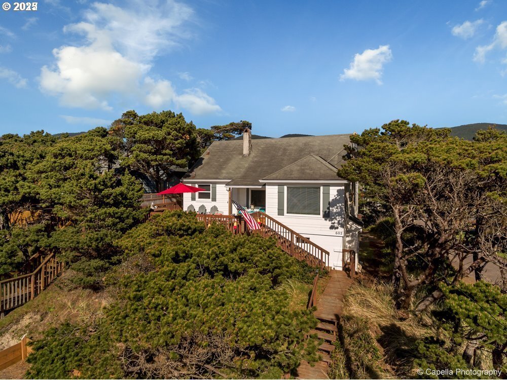 Property Photo: 602 N Pacific St OR 97136
