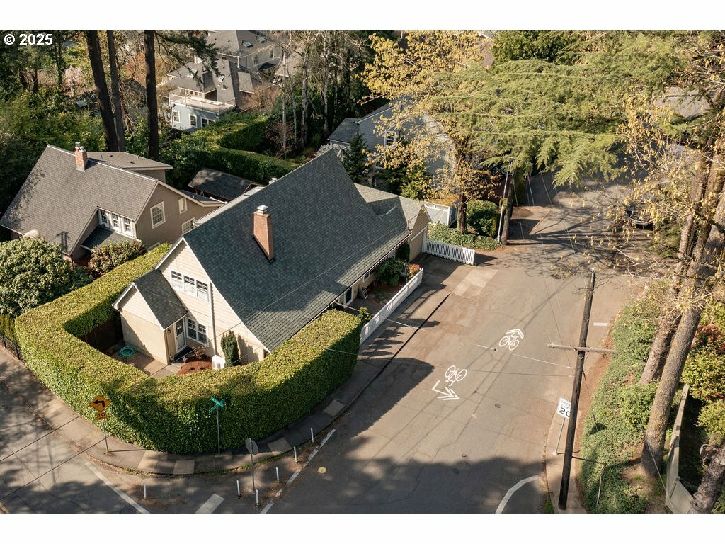 Property Photo: 2695 SW Montgomery Dr OR 97201