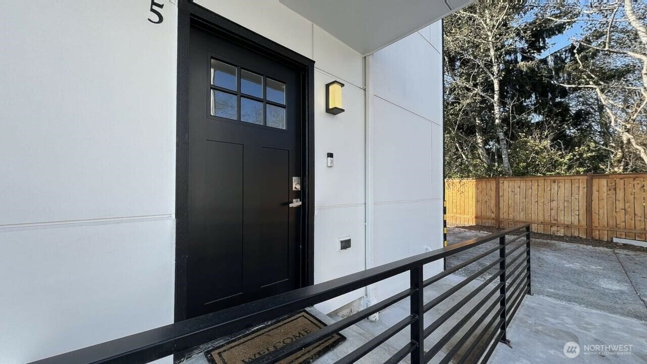 Property Photo:  890  Magellan Avenue NE 5  WA 98569 