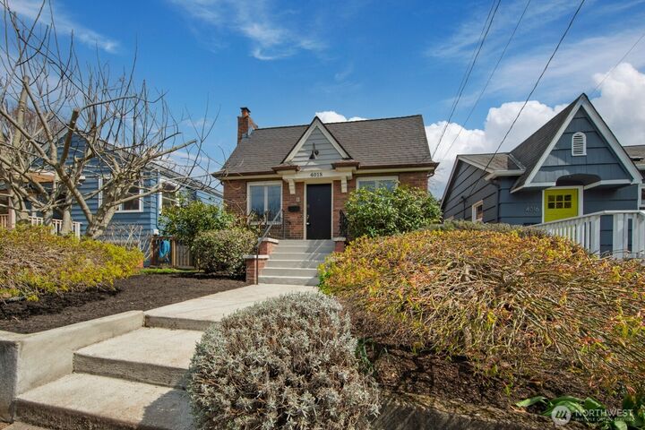4018  Corliss Avenue N  Seattle WA 98103 photo