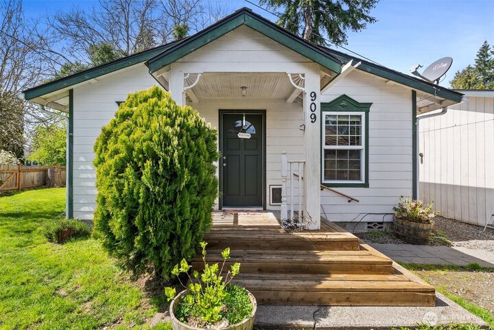 Property Photo: 909 Goff Street WA 98531