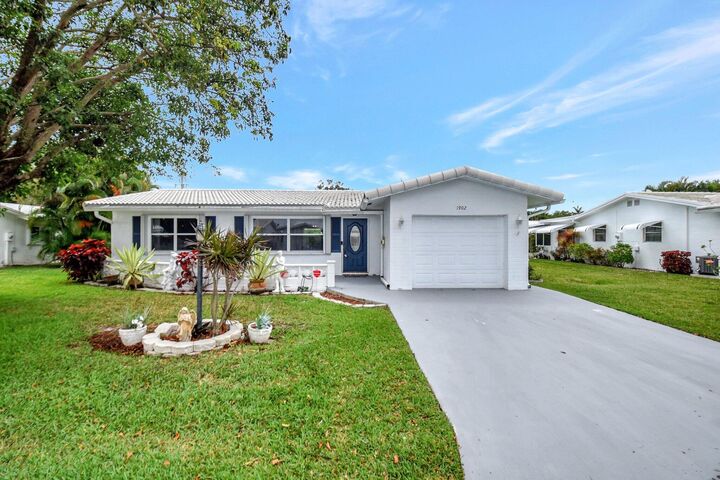 Property Photo: 1902 SW 22nd Avenue FL 33426