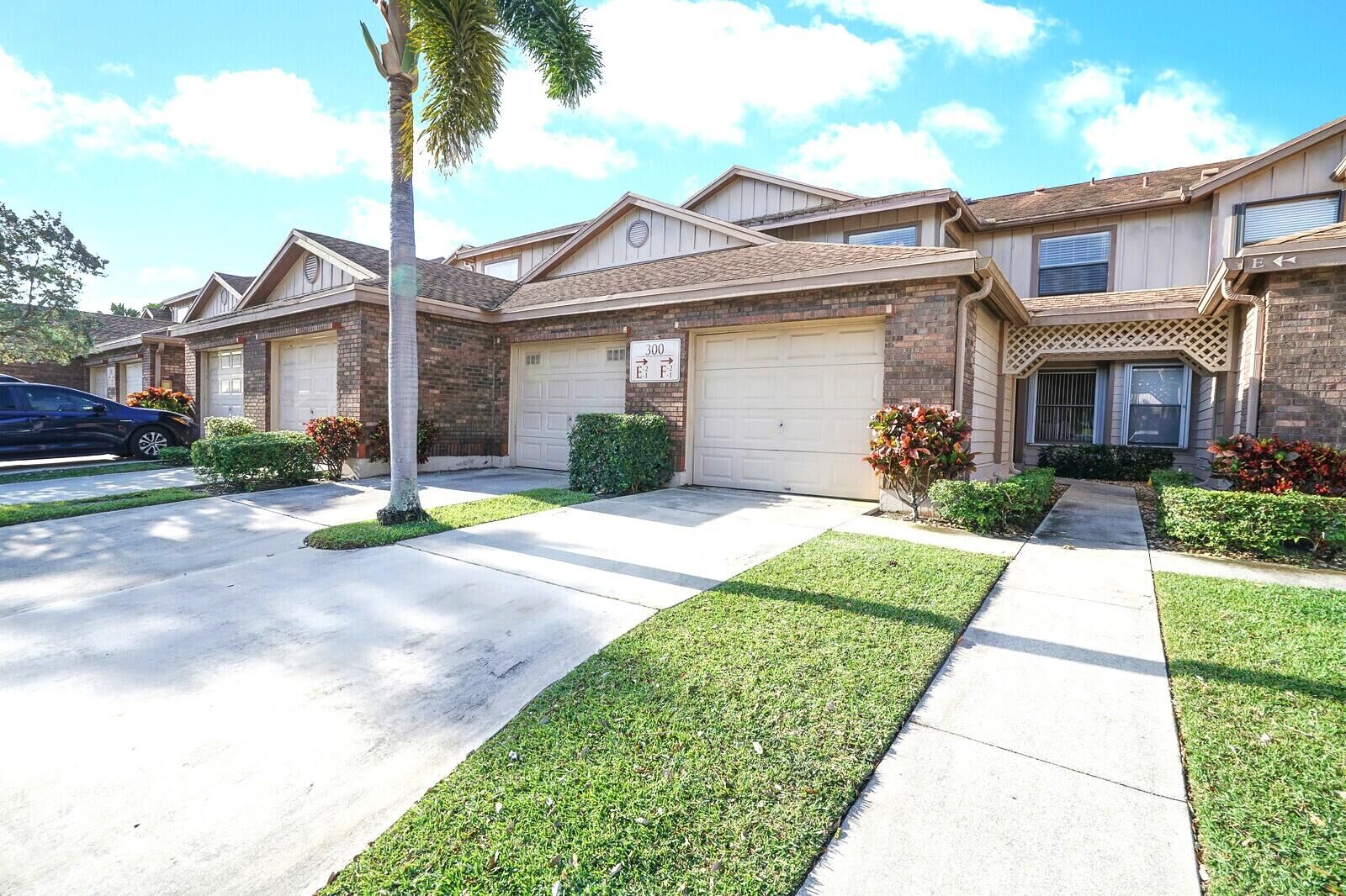 Property Photo:  300 Crosswinds Drive E2  FL 33413 