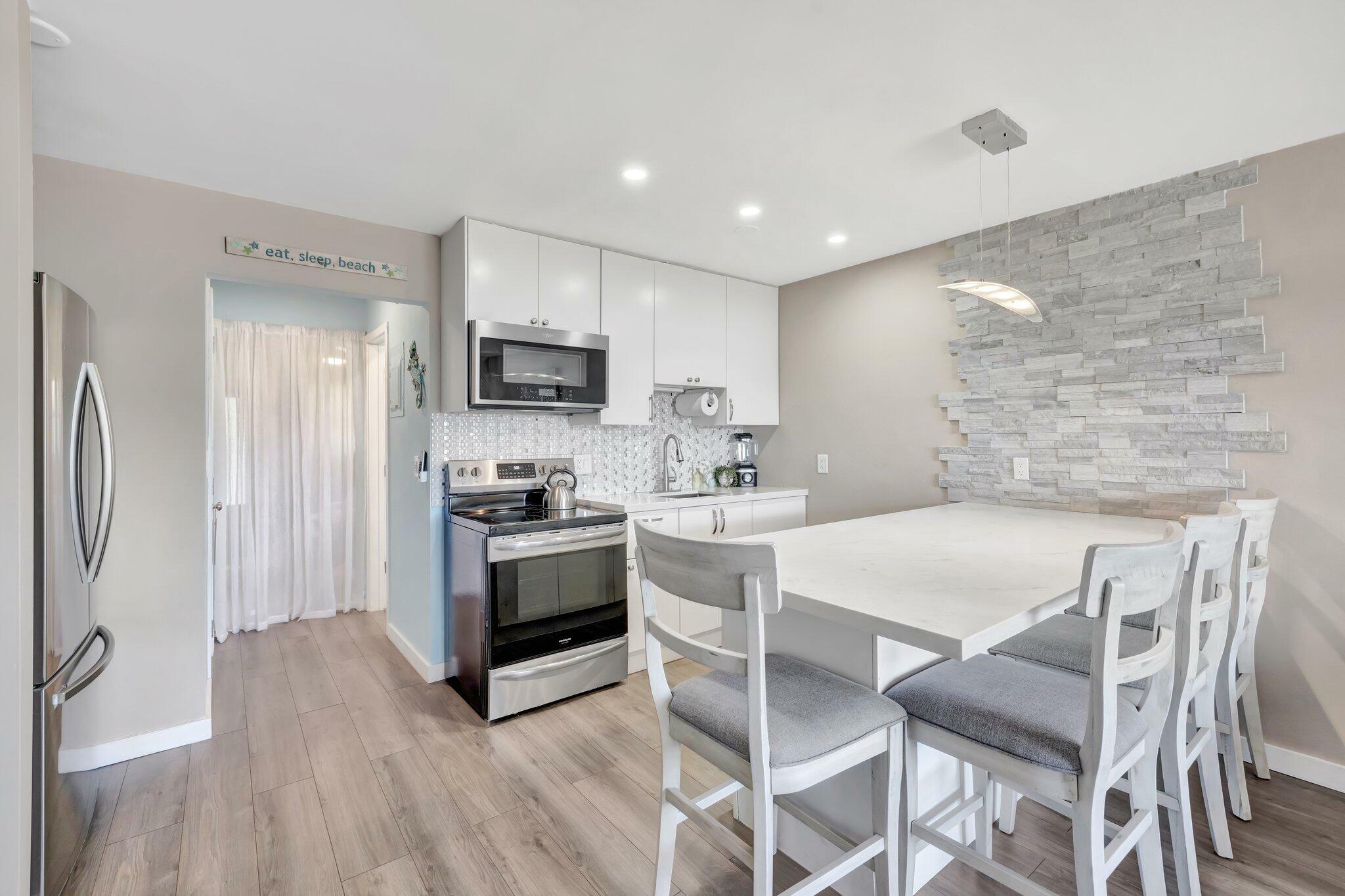 Property Photo: 2081 NE 56th Street 207 FL 33308