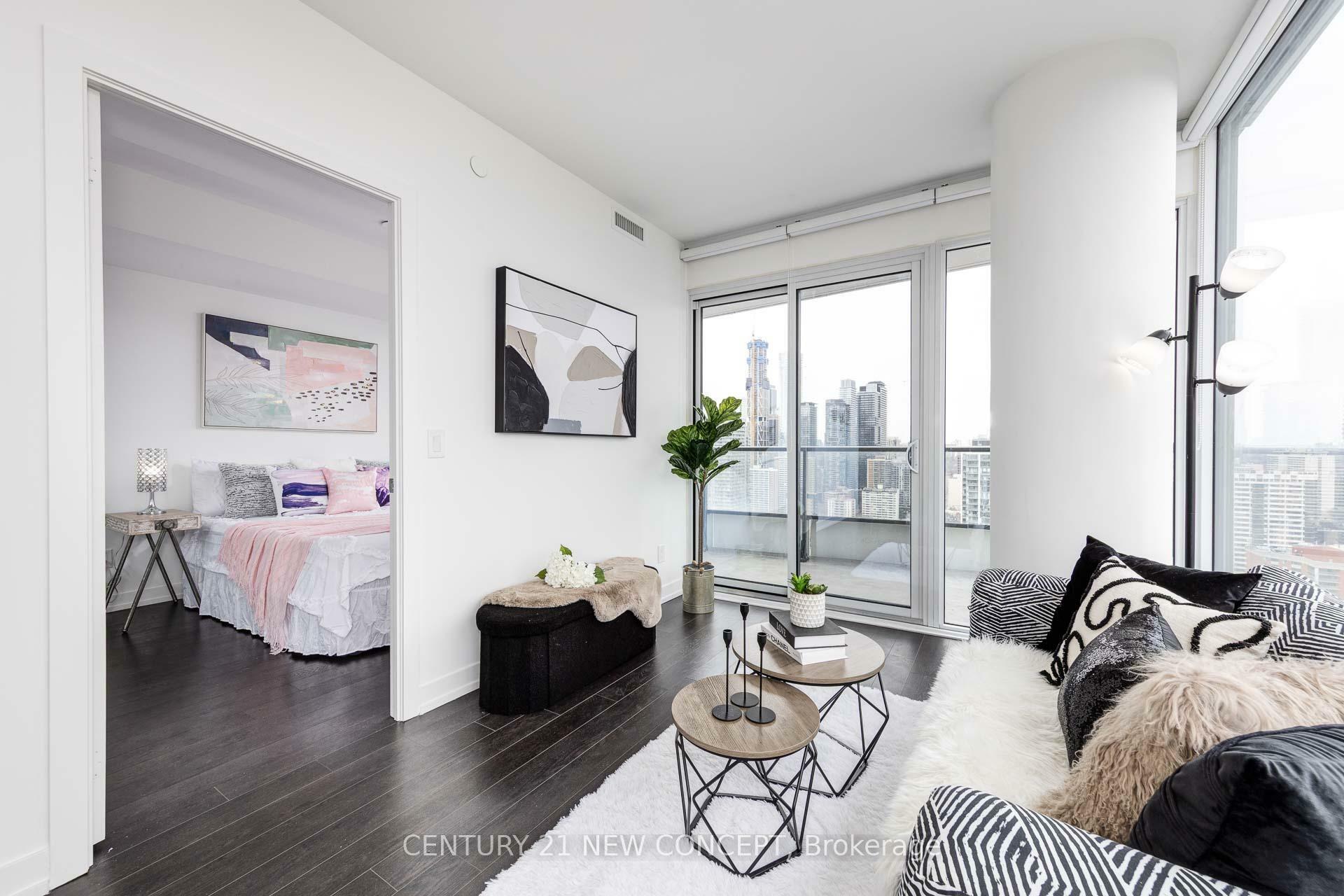 Property Photo: 85 Wood Street 3912 ON M4Y 0E8