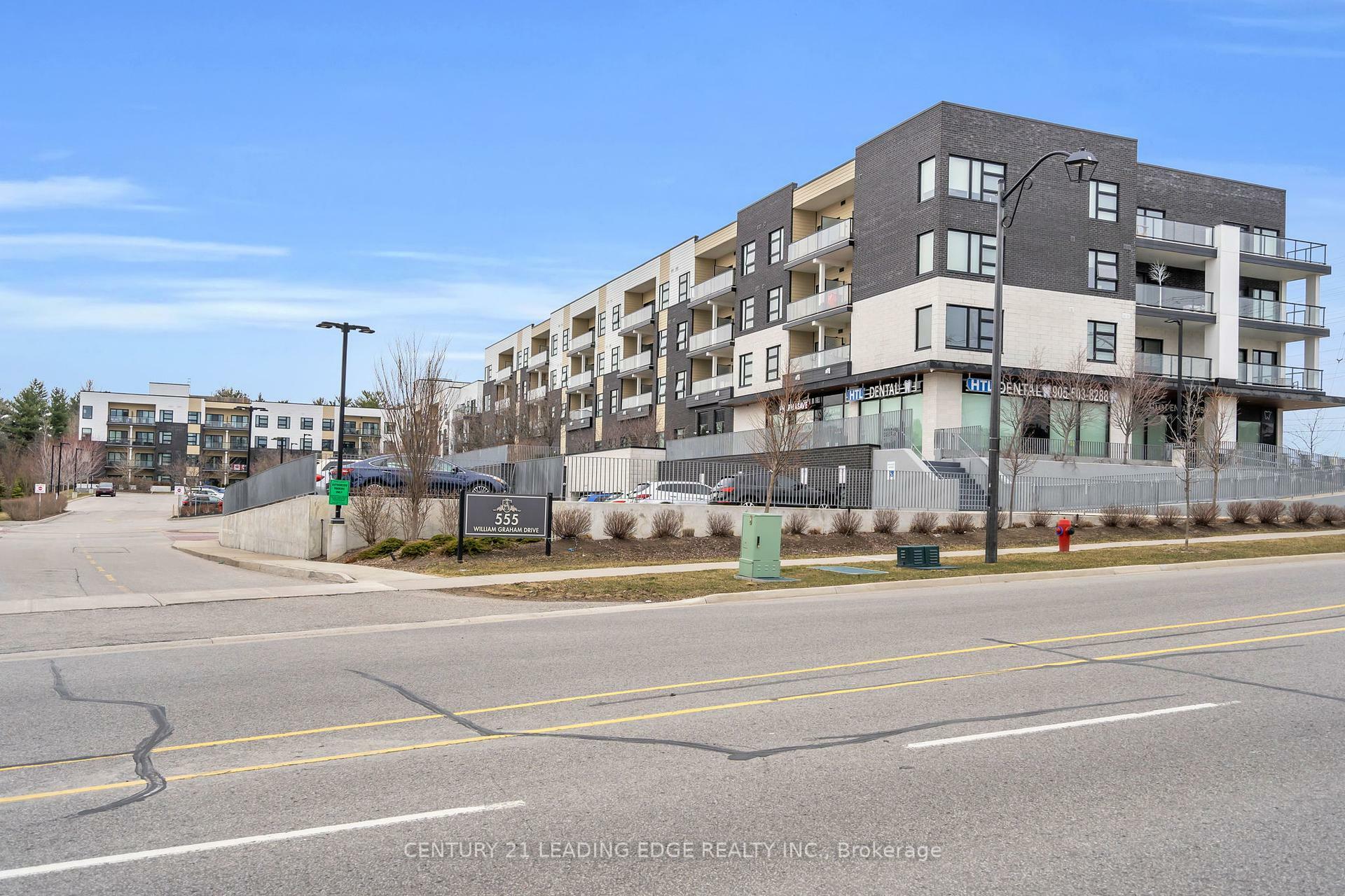 Photo de la propriété: 555 William Graham Drive 406 ON L4G 3H9