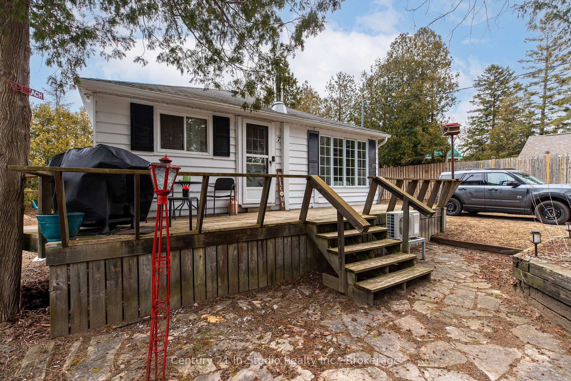 Property Photo:  7 Hamilton Place E  ON N0H 2G0 
