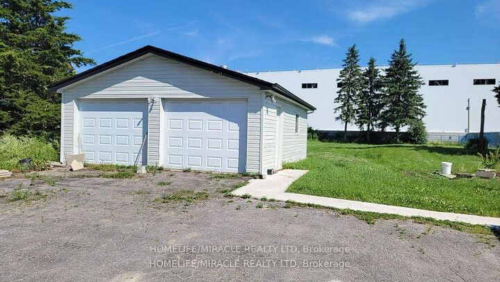 Property Photo: 620 Conlin Road ON L1H 7K4