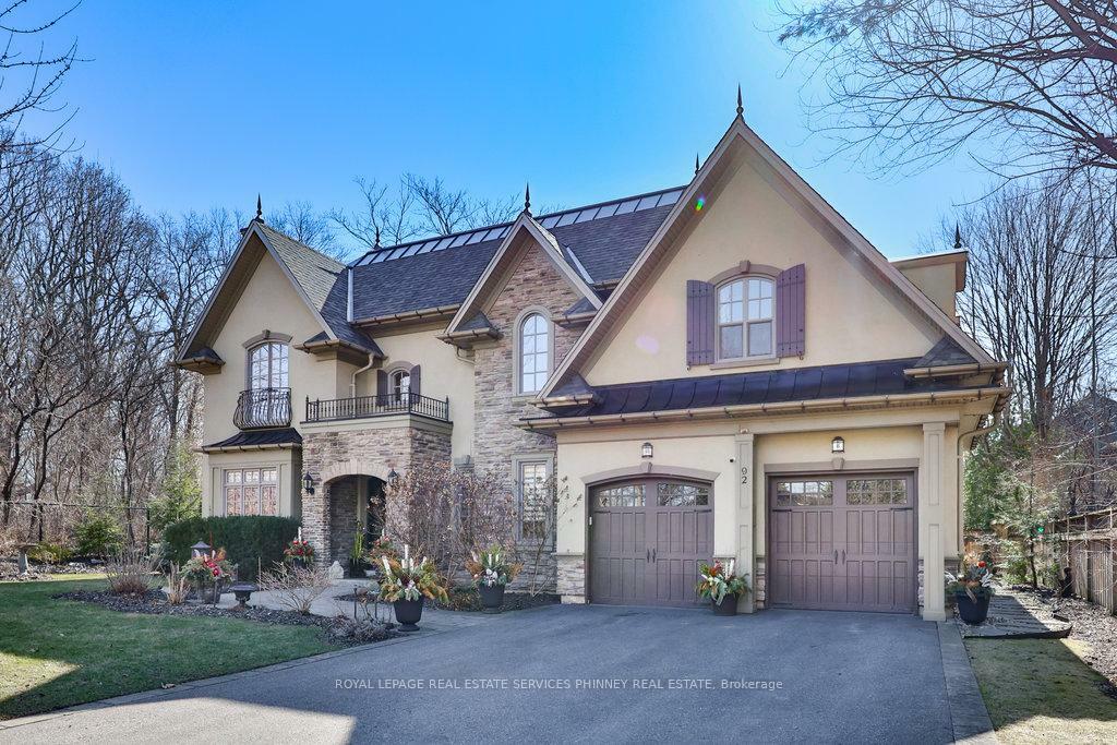 Property Photo: 92 Pinetree Way ON L5G 2R1
