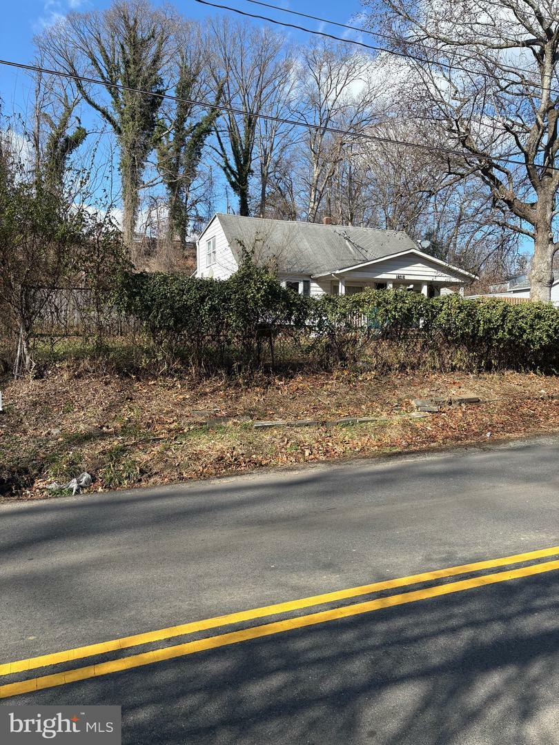 Property Photo: 18516 Old Triangle Road VA 22172