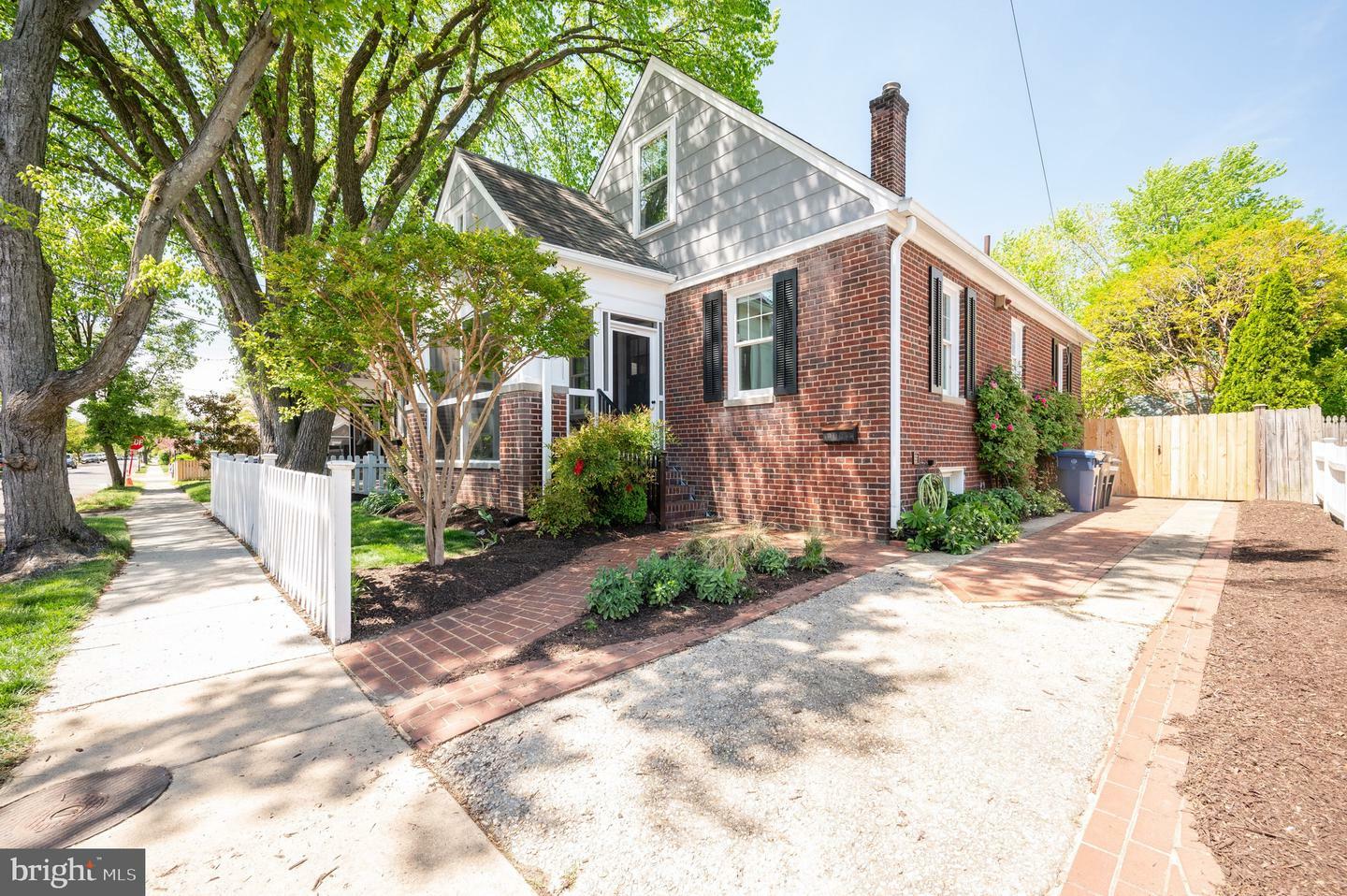 Property Photo: 506 E Windsor Avenue VA 22301