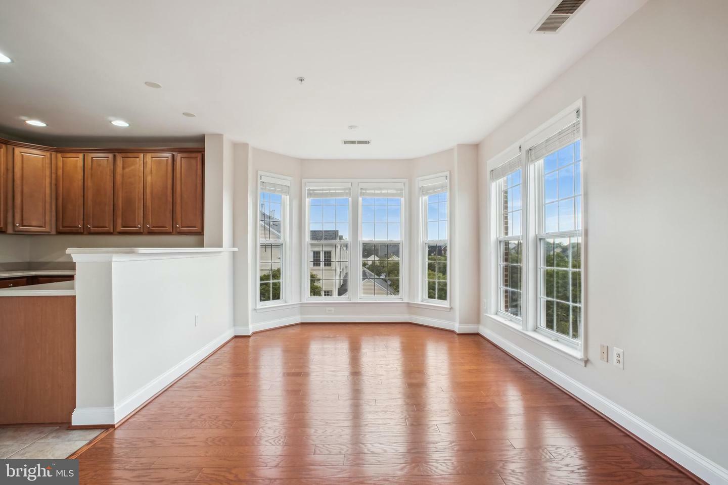 Property Photo: 1625 Piccard Drive 305 MD 20850