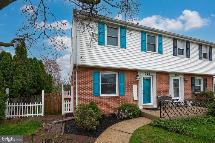 722 Emerald Drive  Lancaster PA 17603 photo