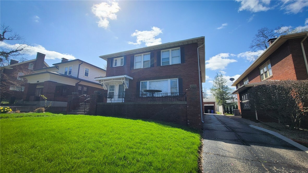 Property Photo:  1527 W Macon Street  IL 62522 
