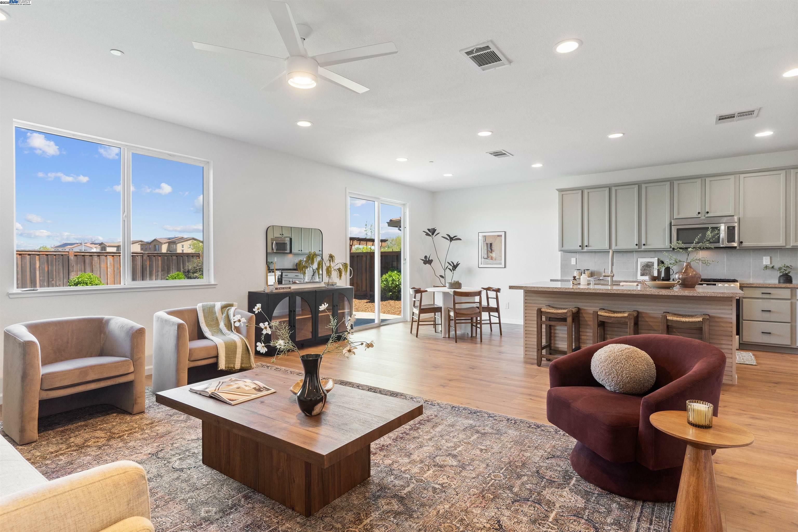Property Photo: 433 Sonnet Ct CA 94561