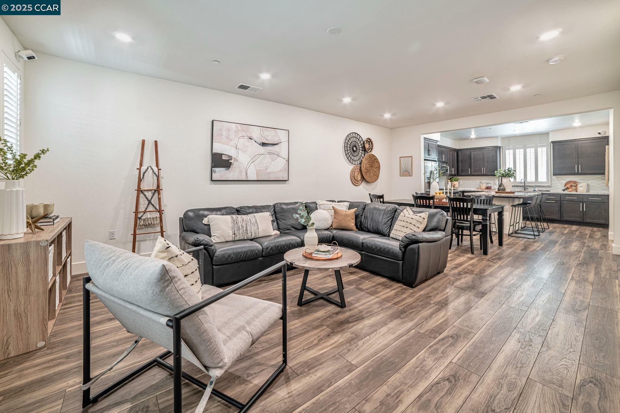 Property Photo: 127 Apricot St CA 94551