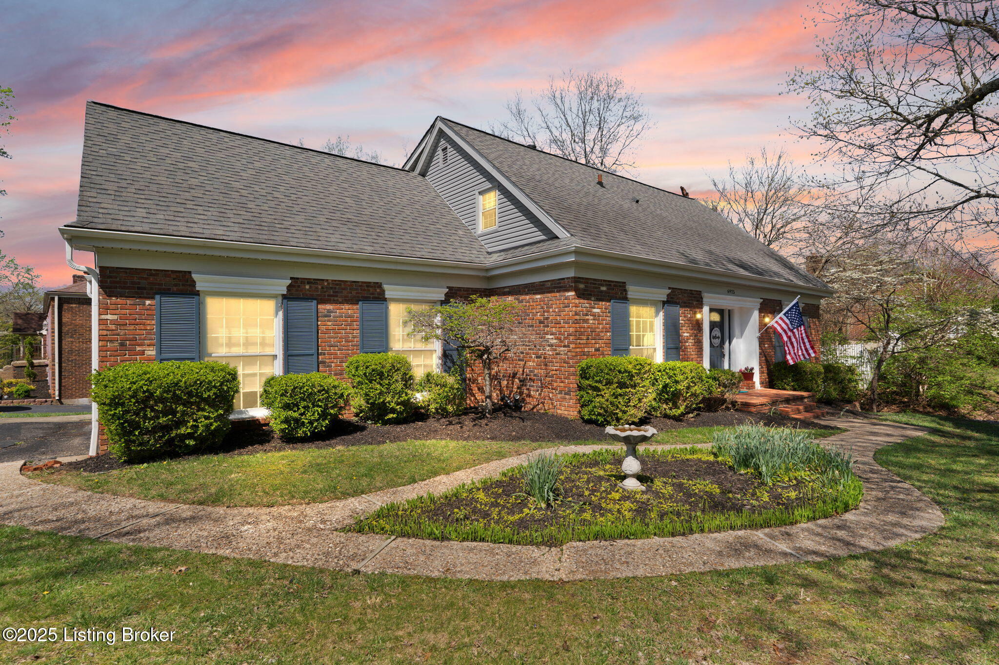 Property Photo: 6925 Peppermill Ln KY 40228