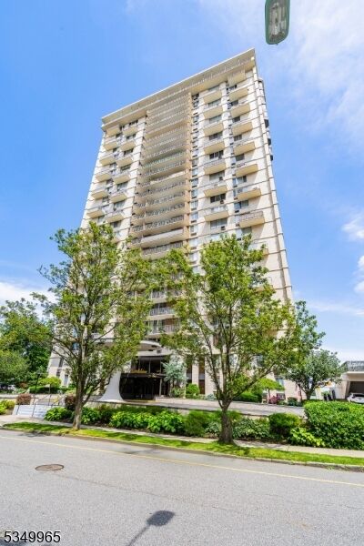 Property Photo:  160 Overlook Ave 12D  NJ 07601 