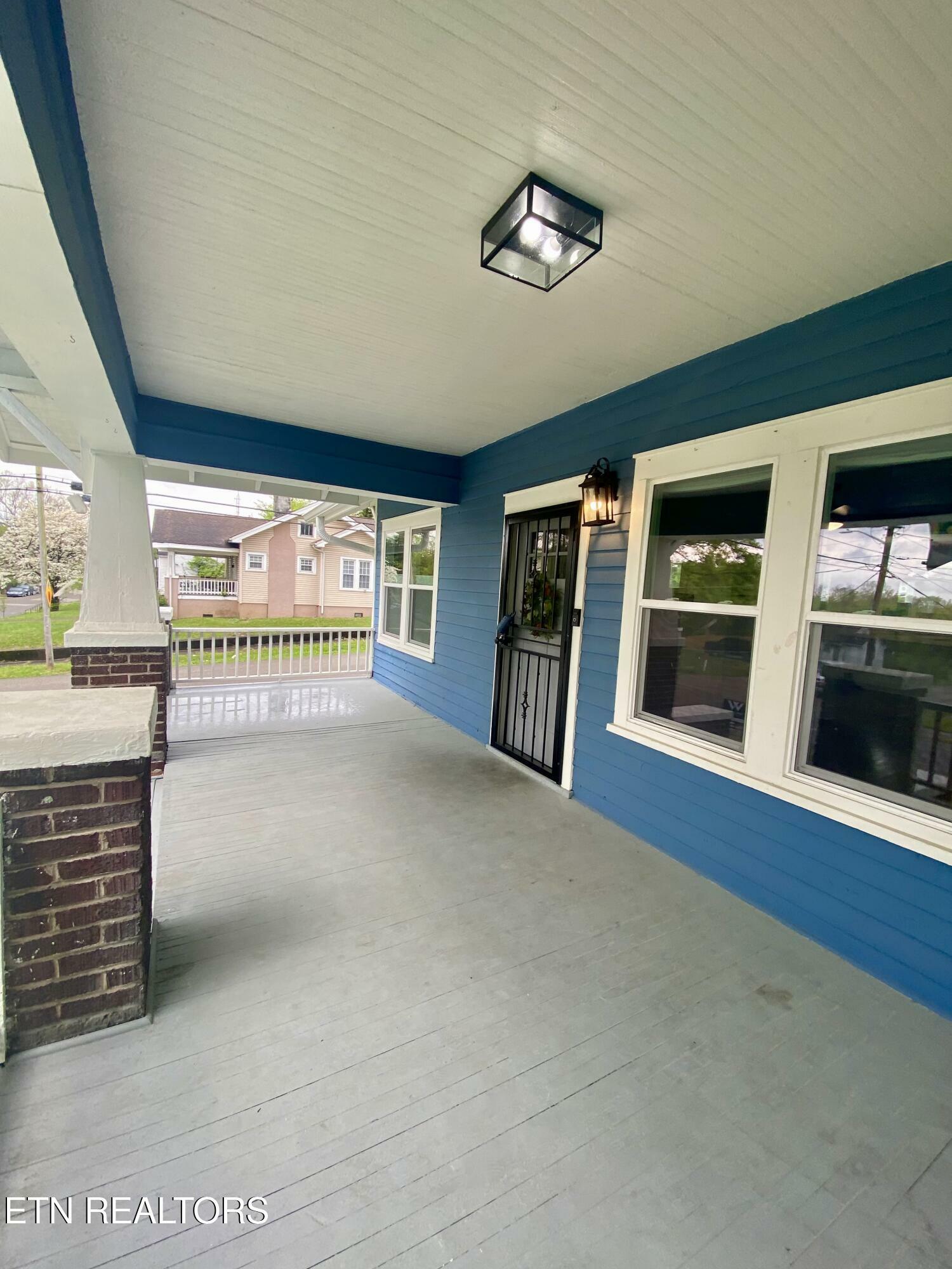 Property Photo: 2701 Parkview Ave TN 37914