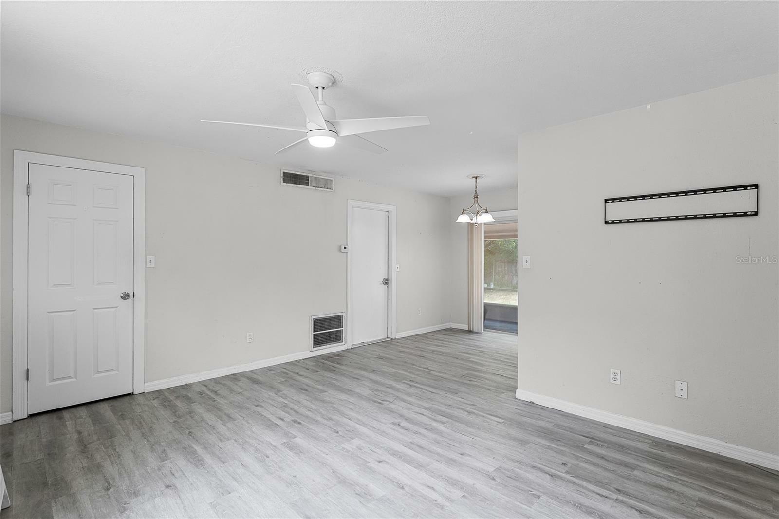 Property Photo: 10105 Crozier Court FL 32817