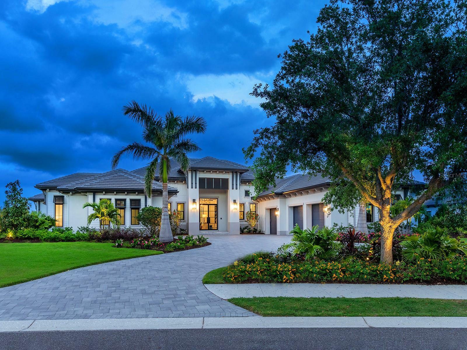 Property Photo: 16407 Clearlake Avenue FL 34202