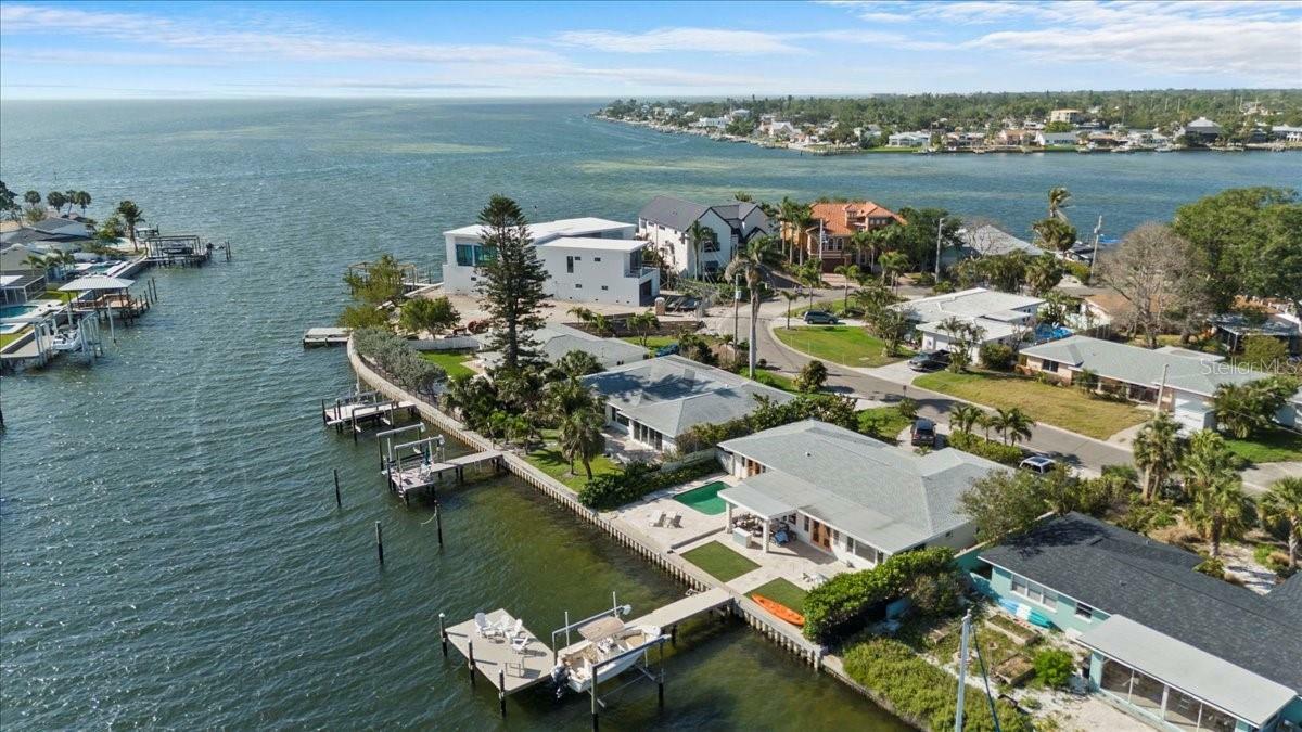 Property Photo: 2540 S Shore Drive SE FL 33705