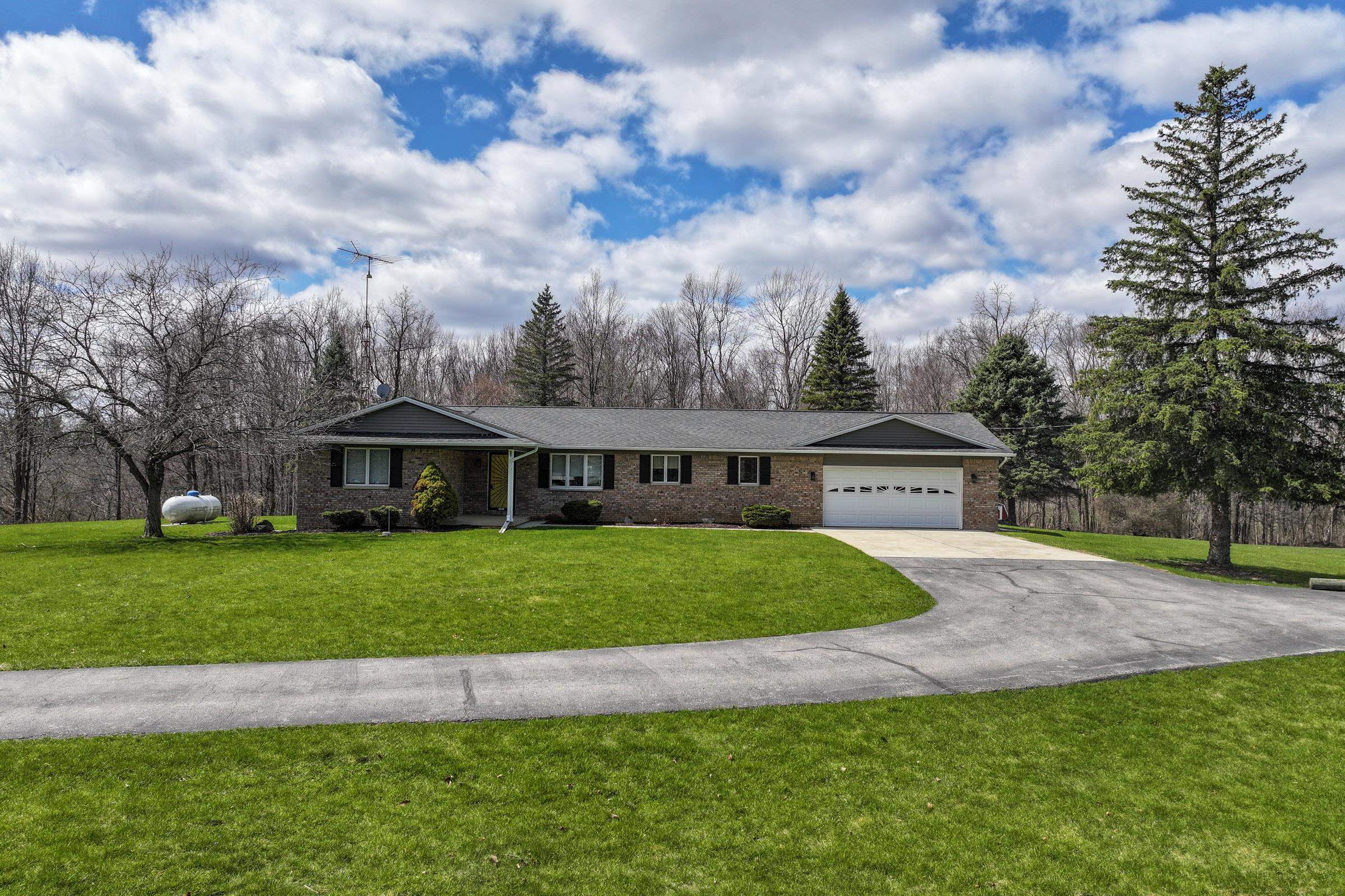 Property Photo: 5802 Pratt Road MI 48446