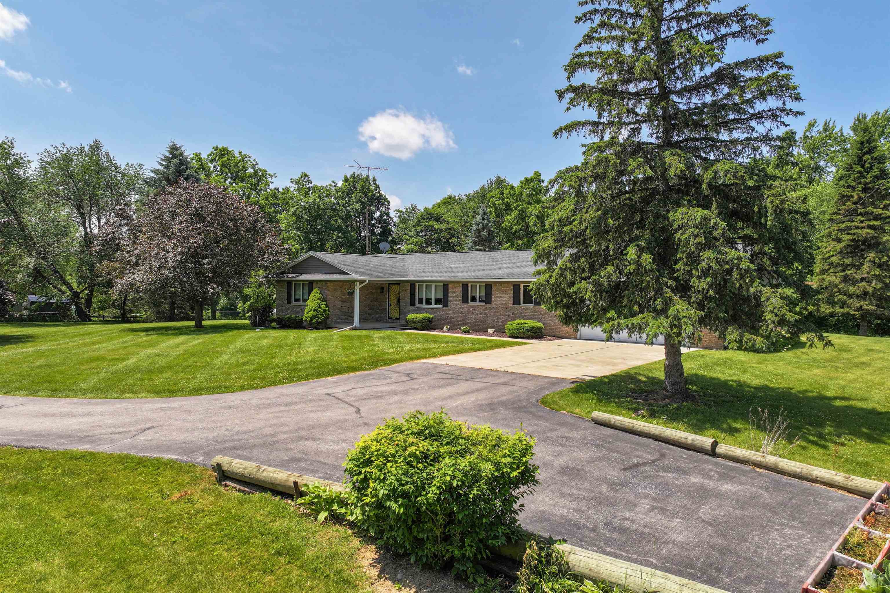 Property Photo: 5802 Pratt Road MI 48446