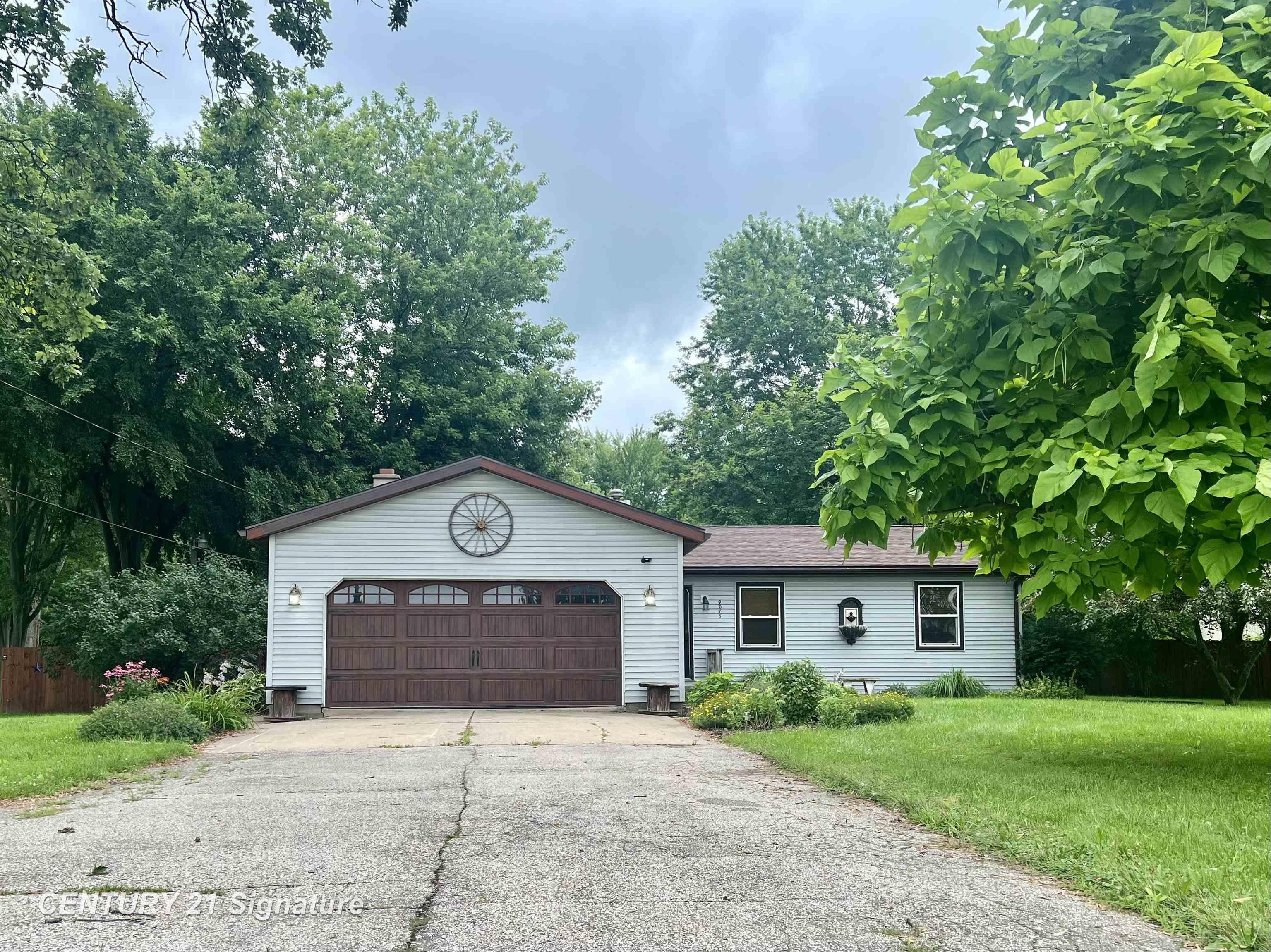 Property Photo: 9075 East Road MI 48417