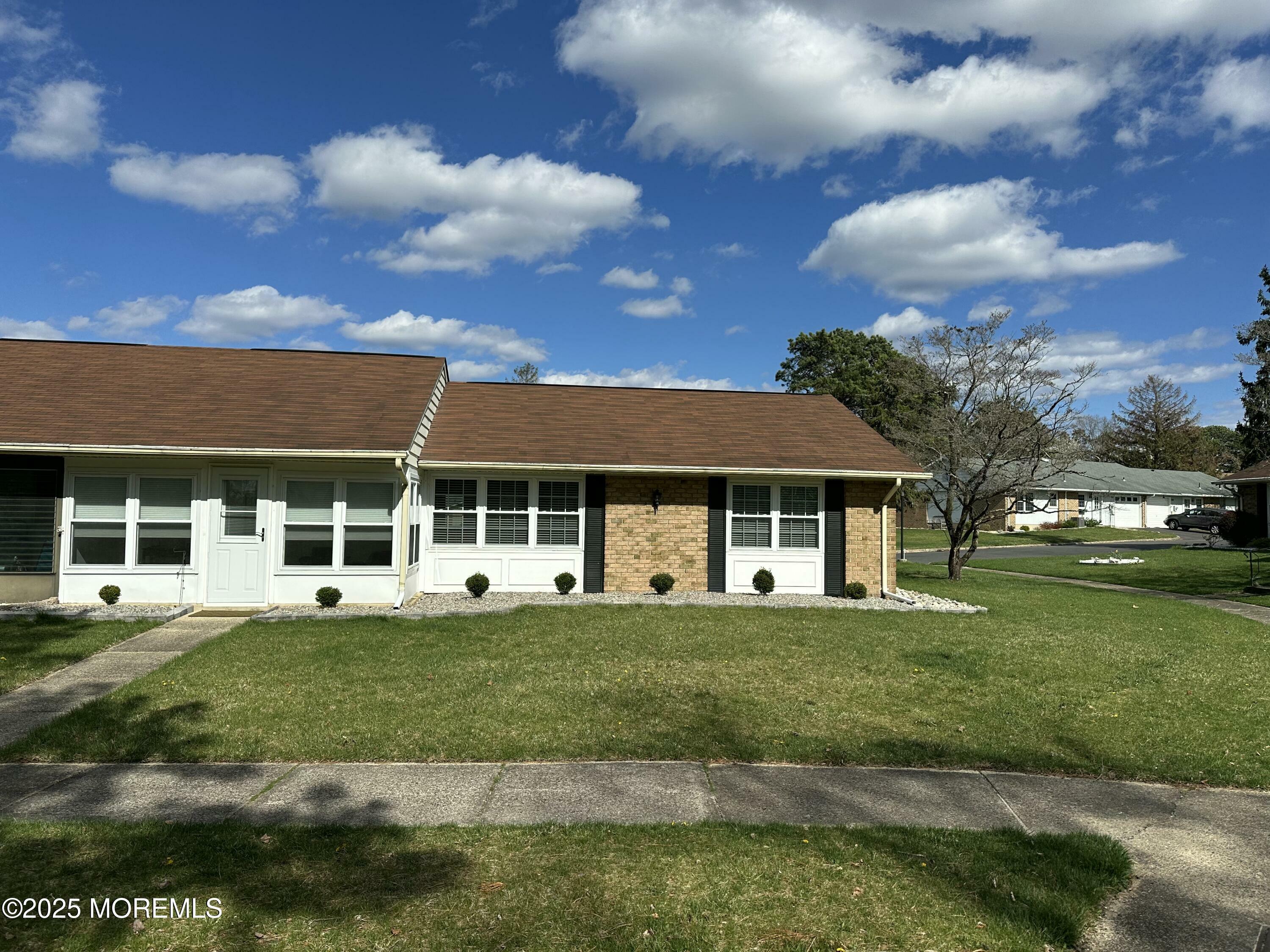 Property Photo:  25B Yorkshire Court  NJ 08759 